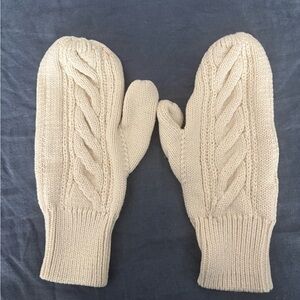 GAP Beige Cable Knit Mittens
